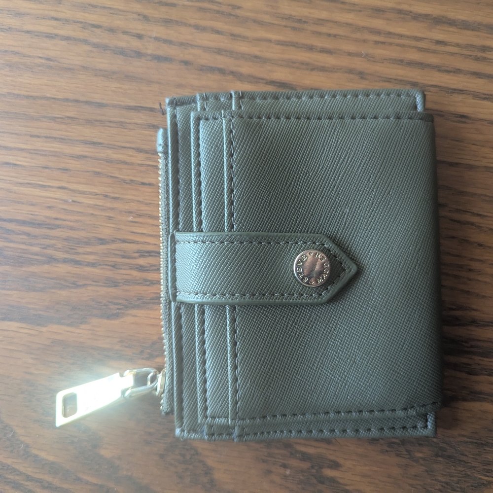 Green Leather Wallet with Snap Closure